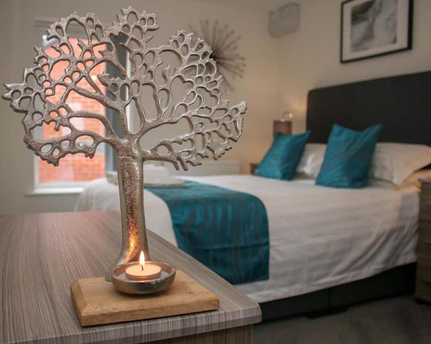 סוואנסי Luxe Living Guest House-Sleeps 6 -Family Friendly-Private Parking-Wifi-City-Beach מראה חיצוני תמונה